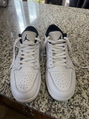 Nike White and Black Low-Top Sneakers with Jumpman Logo